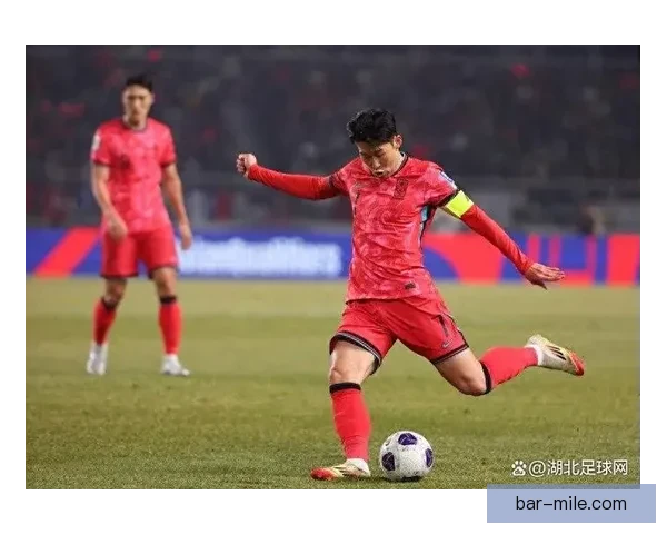 孙兴慜携手明星球员在首尔举行亚洲最大足球友谊赛精彩对决