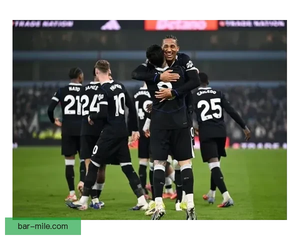 绍切克在西汉姆联频频后插上头球展现出无与伦比的空中优势与进攻威胁